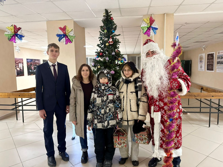 Новогодние подарки детям участников СВО.